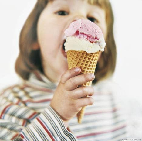 小朋友吃瓜吃冰淇淋,瓜果冰淇淋，甜蜜清凉一夏