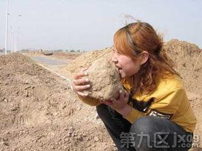 贵州女孩吃土瓜